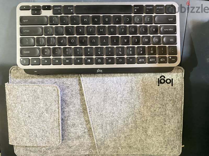 MacBook Pro 13’ M1, 1 terabyte & MX Keys Mini for Mac & Cover 5