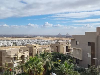 شقة للبيع في ارقى كومباوند Pyramids Heights بجوار نيو جيزة و بالم هيلز
