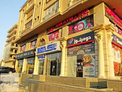 سعر خاص غير متكرر محل ارضى ناصيه 88م  منطقة الحصرى
