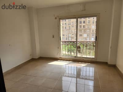Apartment for rent in Madinaty, B1; 175 sqm, typical floor, wide garden view.
