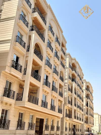 220m² apartment in October Gardens – immediate delivery and 10-year installment plan.