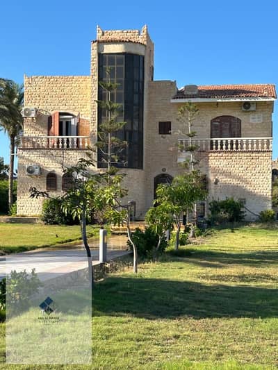 Aba Al-Dhahab Real Estate Marketing Company presents you with this distinguished villa for sale in Marina 1 - Al-Ghabat area, featuring its large area and surrounded by vast green spaces.