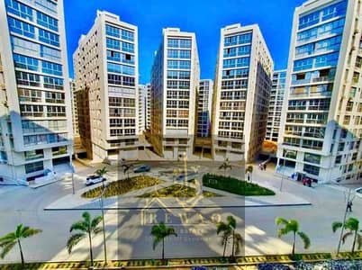 للبيع شقه بكمبوند وان قطاميه غرفتين و حمامين بسعر مميز
