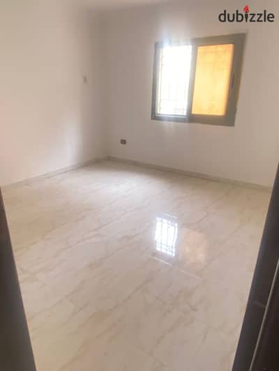 Apartment for sale in Madinaty (B6), 106 sqm, 3 bedrooms, ground floor with a private garden, North-facing.