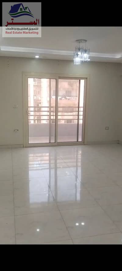160 square meters apartment for rent, 3 rooms and 2 bathrooms in Nasr City. The apartment is on the seventh floor.