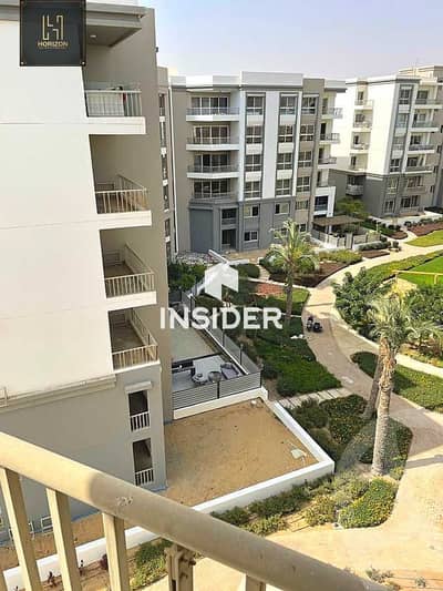 Next to the American University, your apartment is fully finished with a 5% down payment in the finest compound in New Cairo.