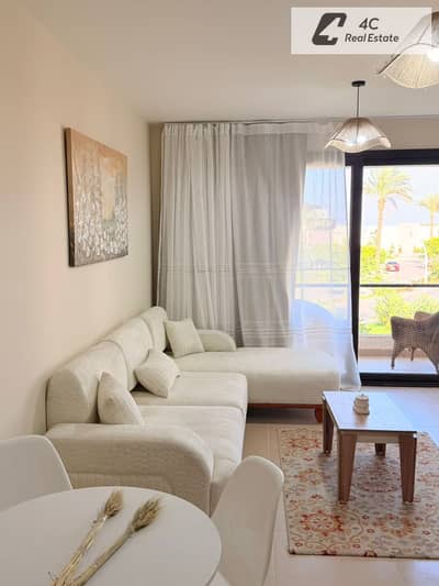 بسعر قابل للتفاوض لسرعه البيع شاليه تشطيب كامل بالفرش و الاجهزة Sea view ريسيل في  أزها السخنة بتقسيمه مميزة جاهز للمعاينه و السكن