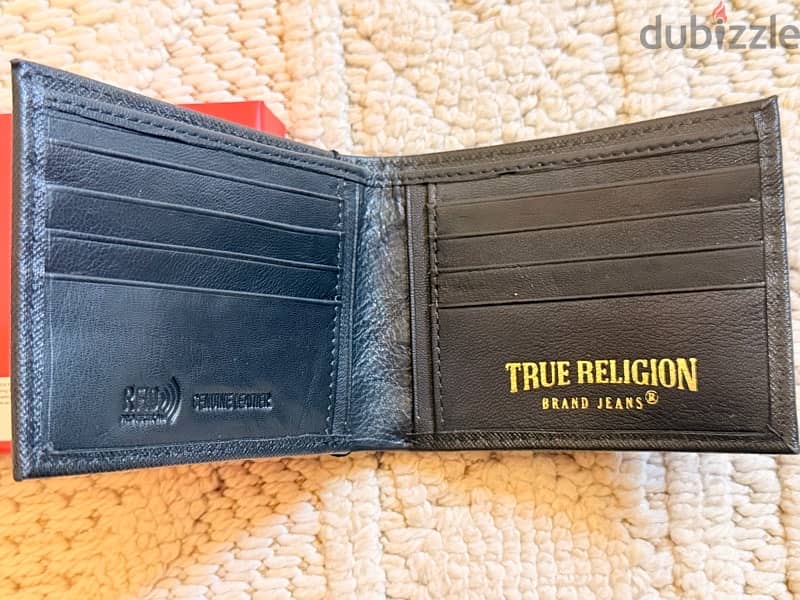 True Religion Men’s wallet 2