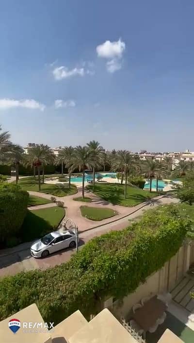 بسعر لقطه في الباتيو بجوار الجامعة الامريكية كمبوند ساكن و عايش قلب التجمع الخامس