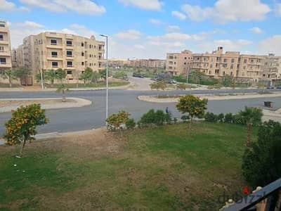 شقة للبيع بالمنطقة الرابعة مدينة الشروق