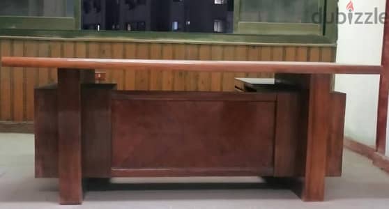 مكتب مدير كلاسيكي
