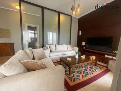 فرصة مميزة بنتهاوس مفروش بالكامل بروف خاص في The Village Palm Hills