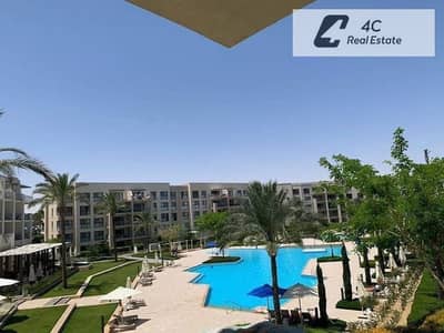 بأقل من سعر الماركت سينيور شاليه تشطيب كامل بالفرش تصميم مودرنOpen Golf View ريسيل في هاسيندا باي الساحل الشمالي بتقسيمه مميزة جاهز للمعاينه و السكن
