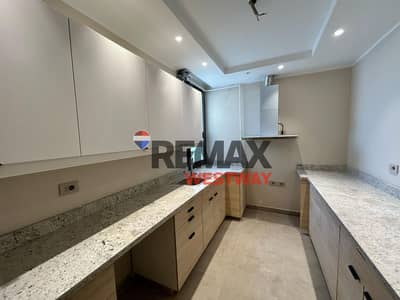 شقه ارضى بجاردن للايجار في Alagria residence  المساحه ٢٢٠ متر