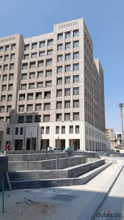 شقة 3 غرف  تشطيب فندقي بالتكيفات بجوار زايد 2000