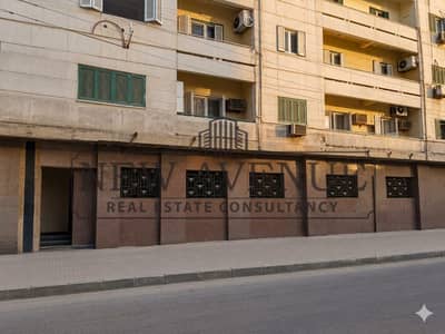 محل للبيع بمساحة 900 متر استلام فوري  بموقع مميز جدا في مصر الجديده يصلح لبنوك
