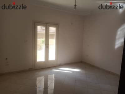 Apartment for rent in East Academy, 230 sq m, raised ground floor, natural gas available