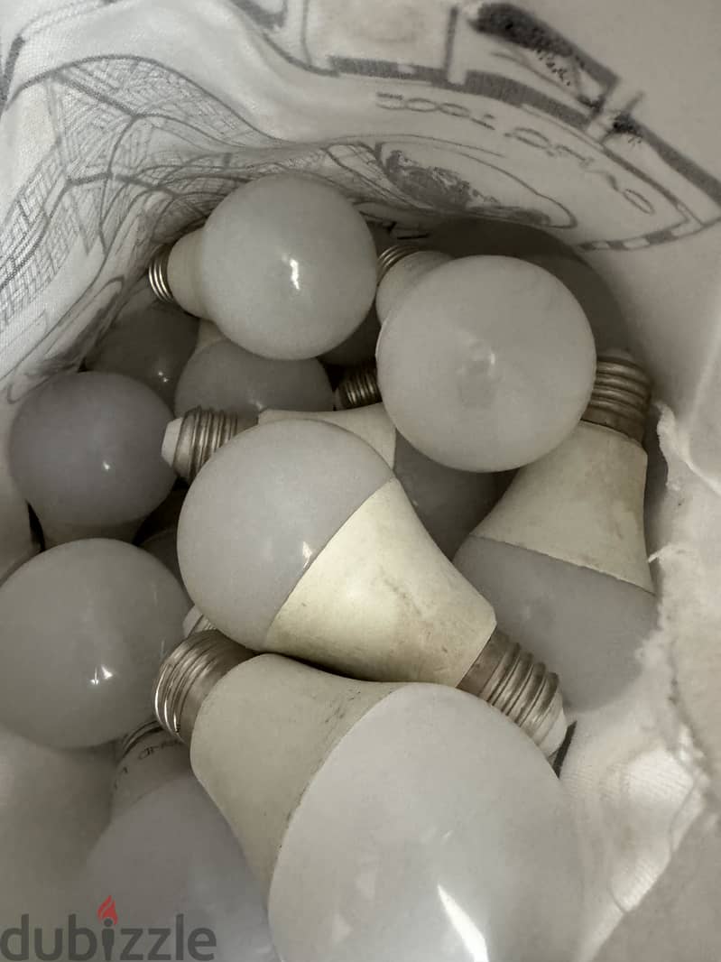 Light Up Mirror with Bulbs 2