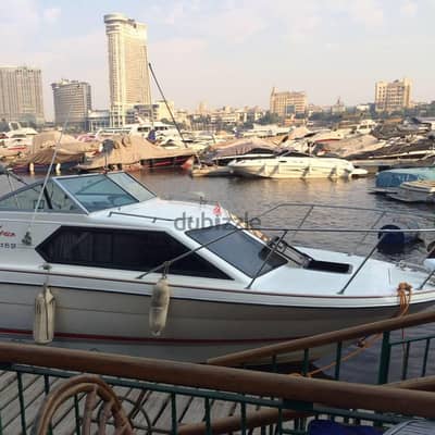 موتور ميركروزر 8سلندر مستورد راكب حاليا على مينى ياخت  باى لينر