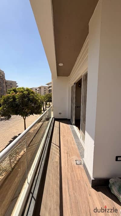 An opportunity for luxurious living in the heart of New Cairo Own an apartment overlooking Central Park Excellent location next to Swan Lake