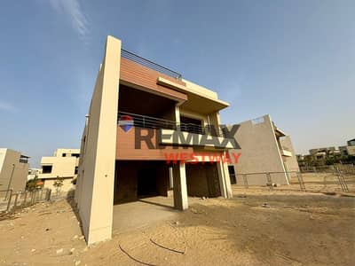 فيلا مستقلة للبيع في موقع متميز في ذا كراون بالم هيلز420 متر