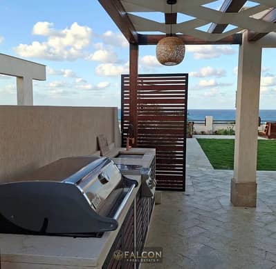 Last chalet with roof, ready to delivery, fully finished, directly on the sea next to Marassi