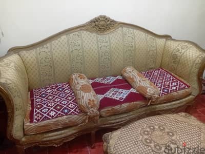 صالون للبيع