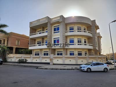 فيلا للبيع بالتجمع الخامس فيو حديقه