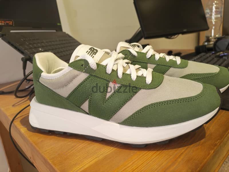 new balance 370 sneakers 1
