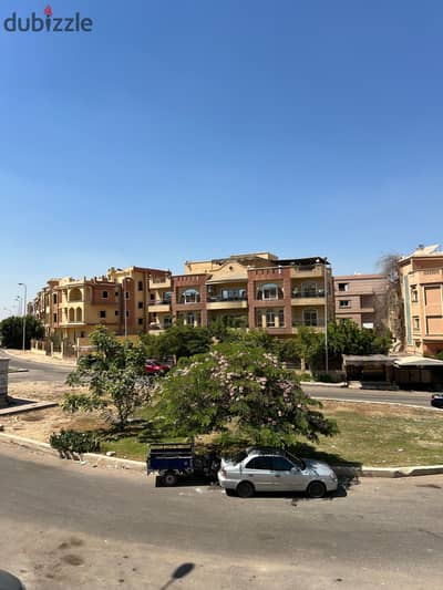 للبيع الشيخ زايد الحي السابع شقه تشطيب فندقي موقع مميز غير مجروحه بحريه
