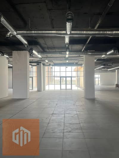 An exceptional office on the Ninety Street for rent with an area of 880 m, fully finished and ready for delivery in the heart of the Fifth Settlement, New Cairo