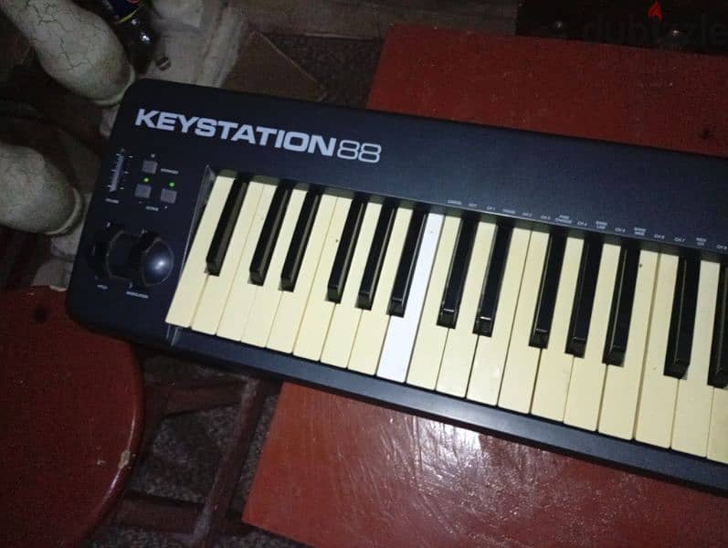 للبيع: مايك RØDE NT1 + ميدي كيبورد M-Audio Keystation 88 مفتاح 7