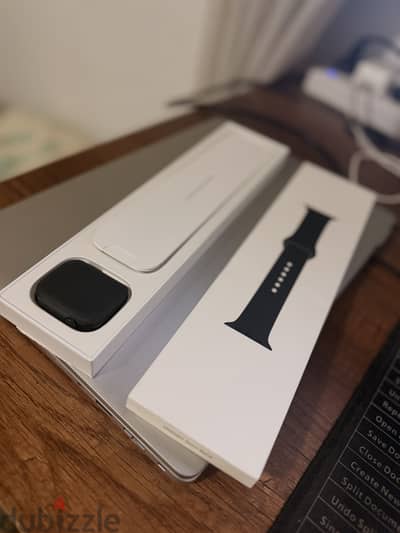 Apple Watch Series 8 45mm - Black (Extra Bands)