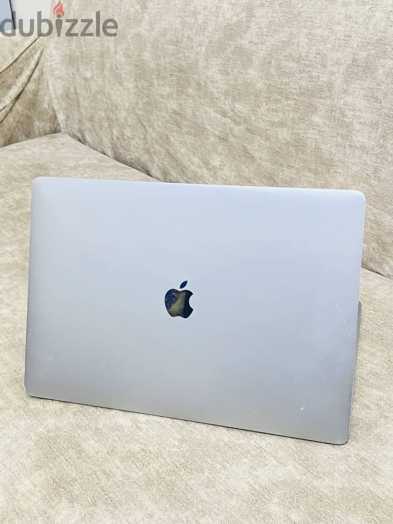 MacBook Pro 2016 Touch Bar 15 inch 1