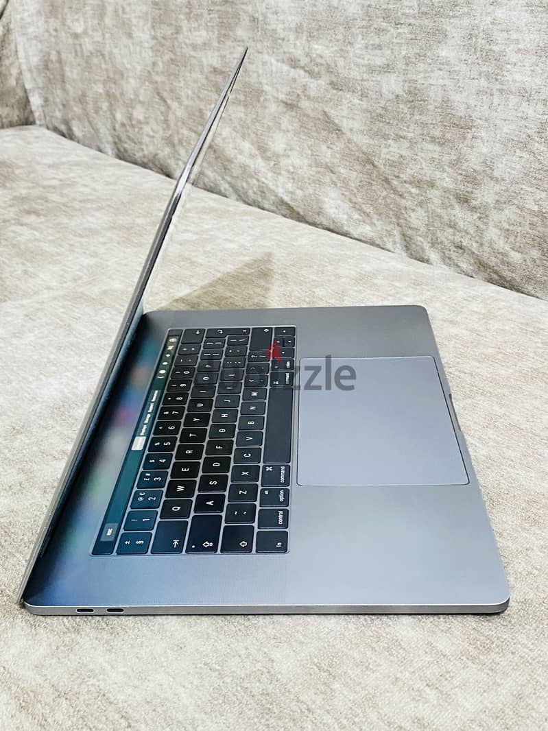 MacBook Pro 2016 Touch Bar 15 inch 4