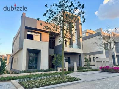 Double View Villa with Landscape and Lake An opportunity for living and investment in a prime location minutes from Palm Hills and hydepark sodic