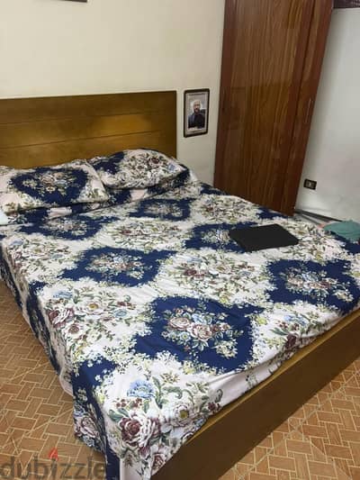 سرير ١٦٠ بالتسريحة والمرتبه