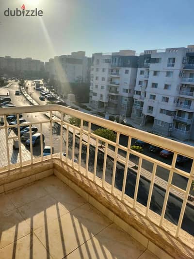Apartment for rent in Madinaty, Phase B-10. Area: 140 sqm. Features an open street view and a north-facing orientation; located on a typical floor.