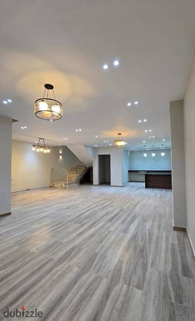 With the lowest down payment in Hyde Park a 4-bedroom duplex apartment with a garden on 90th Street next to Mountain View and La Vista