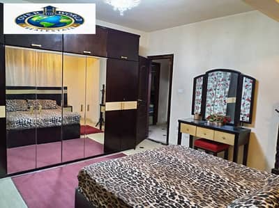 Furnished apartment for rent next to the Petroleum Authority and JAPCO Company, New Maadi. It consists of three bedrooms, a three-piece reception, a bathroom, and an air-conditioned kitchen with Wi-Fi and natural gas. First upper floor.