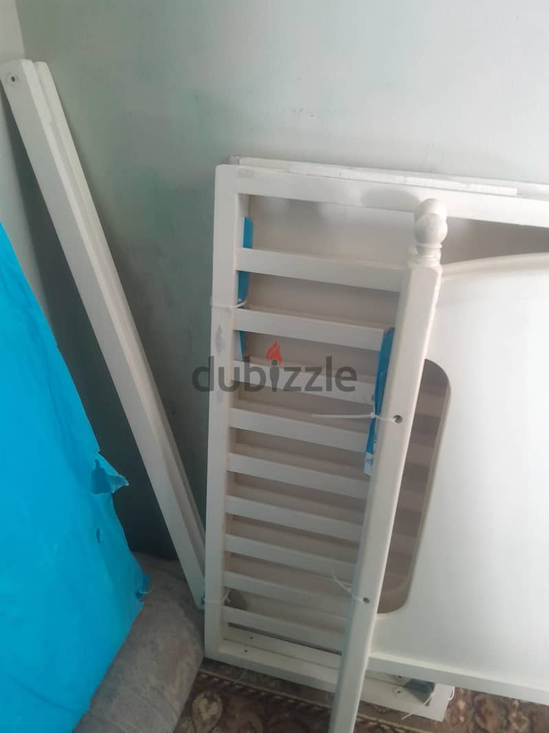 سرير اطفال 1