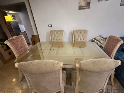 سفرة مودرن خشب زان 6 كراسي + زجاج بحالة الزيرو (165×90 سم)