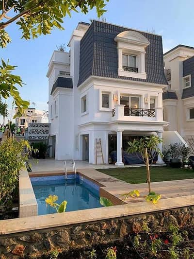 For quick sale at the old price, a fully finished villa in Mountain View One compound in New Cairo, opposite the Public Prosecutor's office, ready for