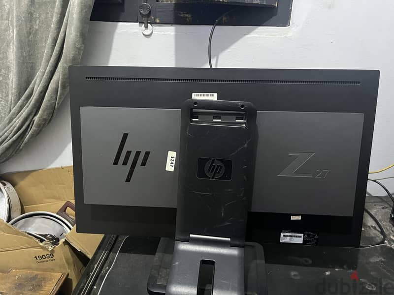 HP Z27 27-inch 4K UHD Display 1