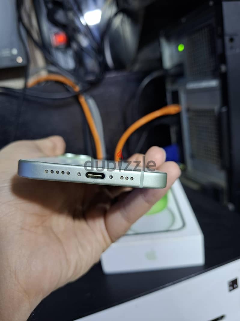 آبل - آيفون 15 4