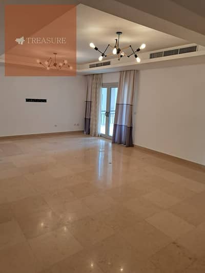 semi furnished Apartment for rent in CFC - new cairo