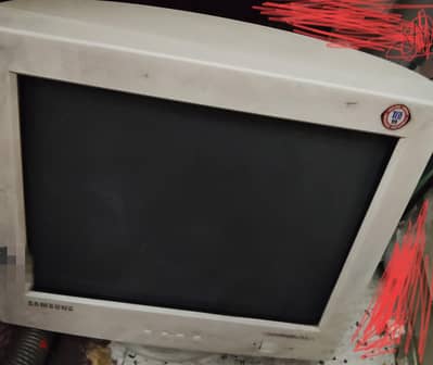 شاشة كمبيوتر CRT  لها ظهر  ١٧ بوصة