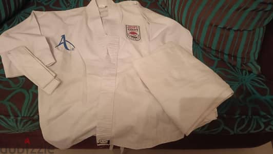 بدلة كاراتيه وطقم واقي