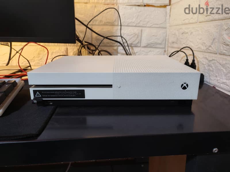 Xbox one s مع دراعين 1