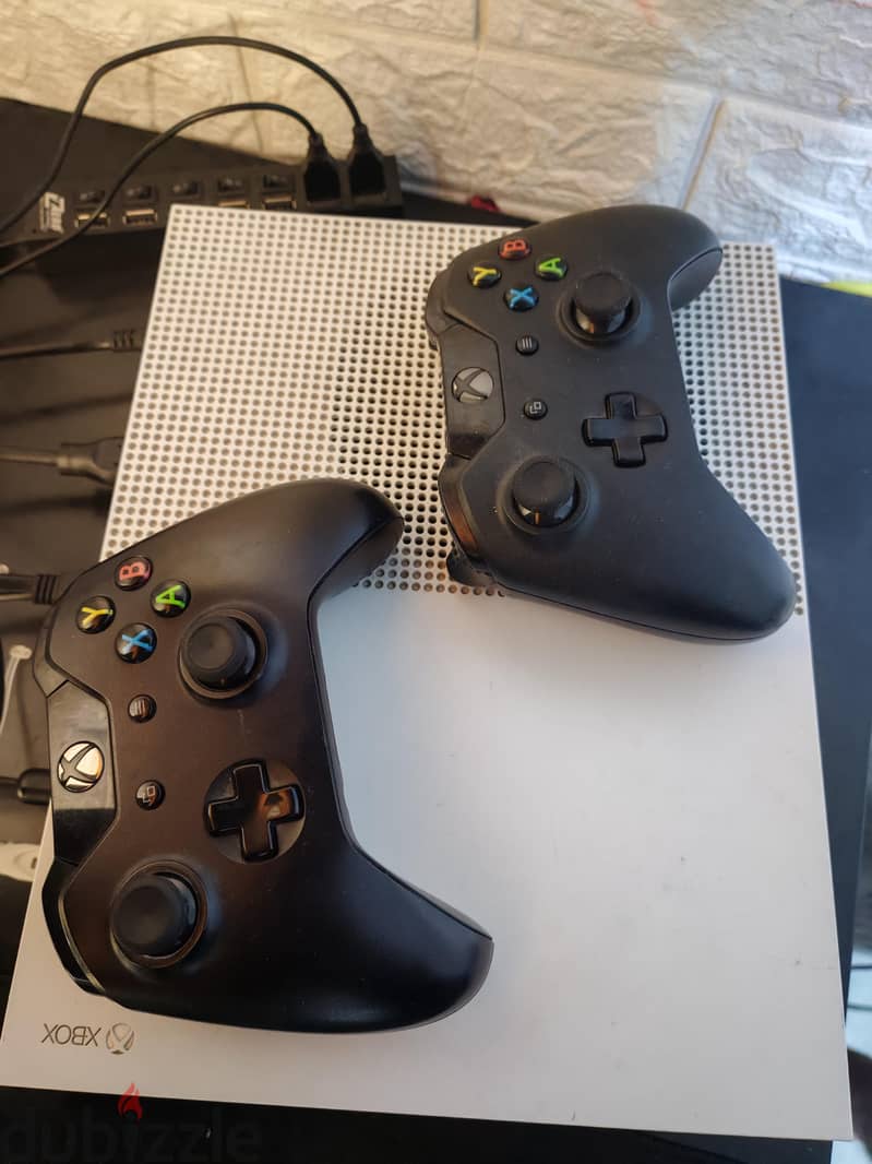 Xbox one s مع دراعين 2